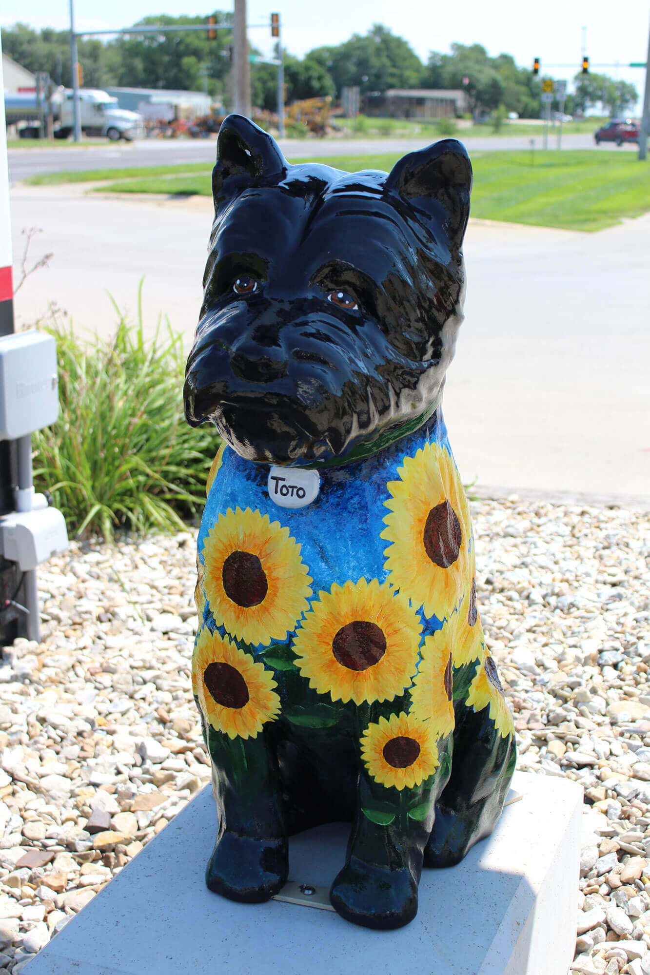 Toto Painted with Sunflowers